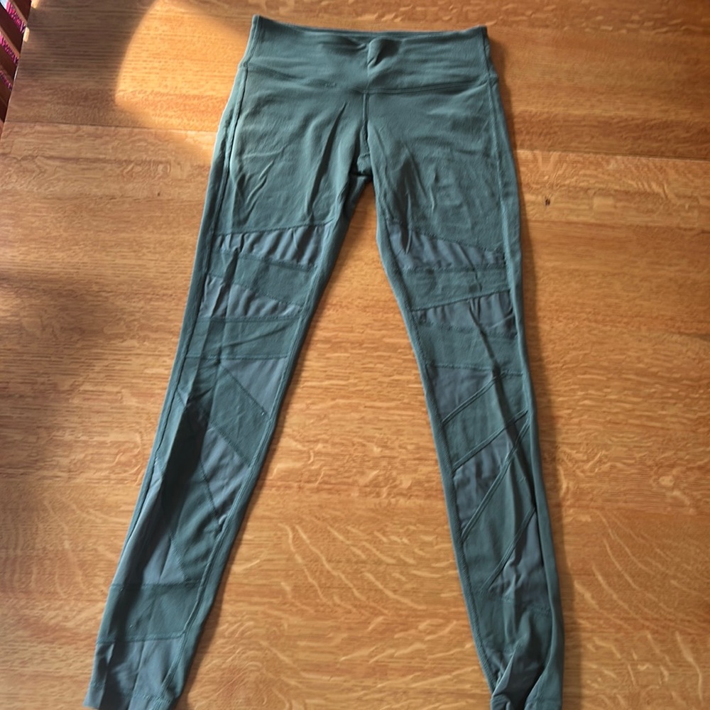 I am selling green lululemon leggings with mesh. They are a size 8.